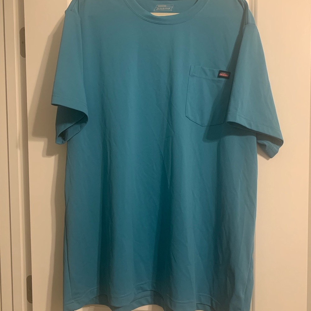 Short sleeve polyester Dickie shirt. Turquoise color.